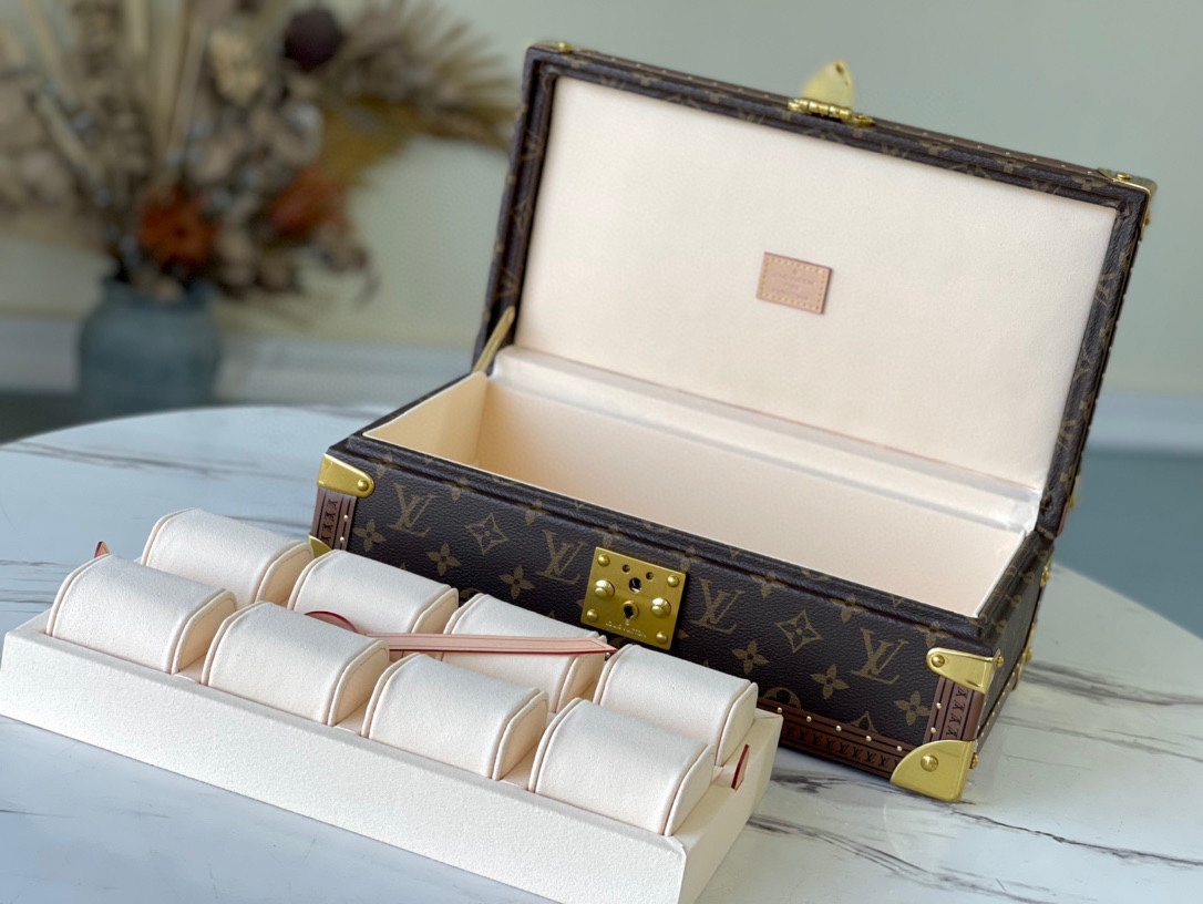 𝐋𝐎𝐔𝐈𝐒 𝐕𝐔𝐈𝐓𝐓𝐎𝐍     M47641