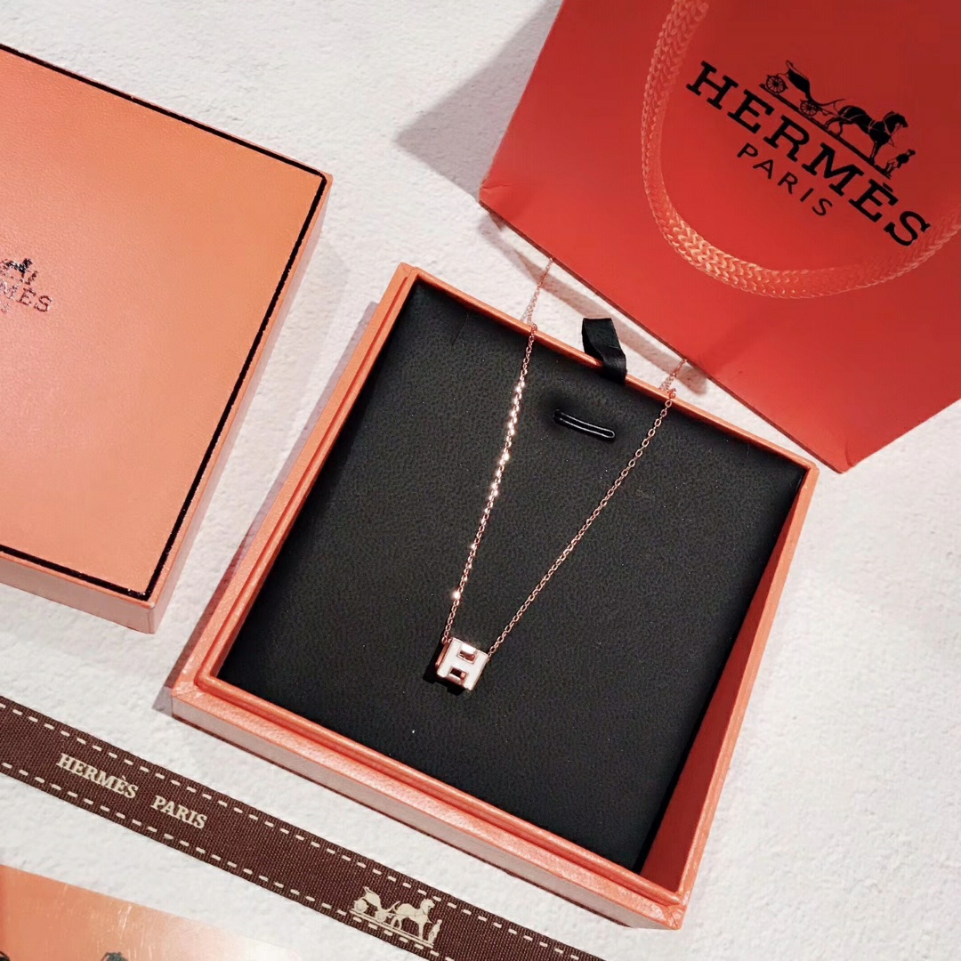 Hermes necklace