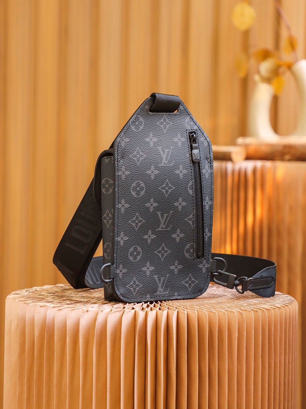 Louis Vuitton𝐒𝐀𝐔𝐌𝐔𝐑 shoulder bag #M45912