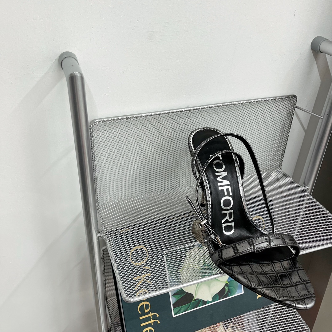 𝒕𝒐𝒎𝒇𝒐𝒓𝒅 𝟐𝟎𝟐𝟐/𝐒𝐒 𝐧𝐞𝐰 TF Tom Ford Gold Heel Padlock Sandals