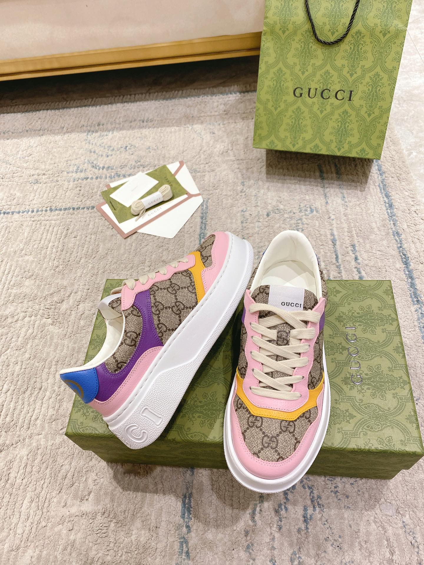 Gucci 𝟐𝟎𝟐𝟐ss new couple models 💑 full series of thick-soled white shoes