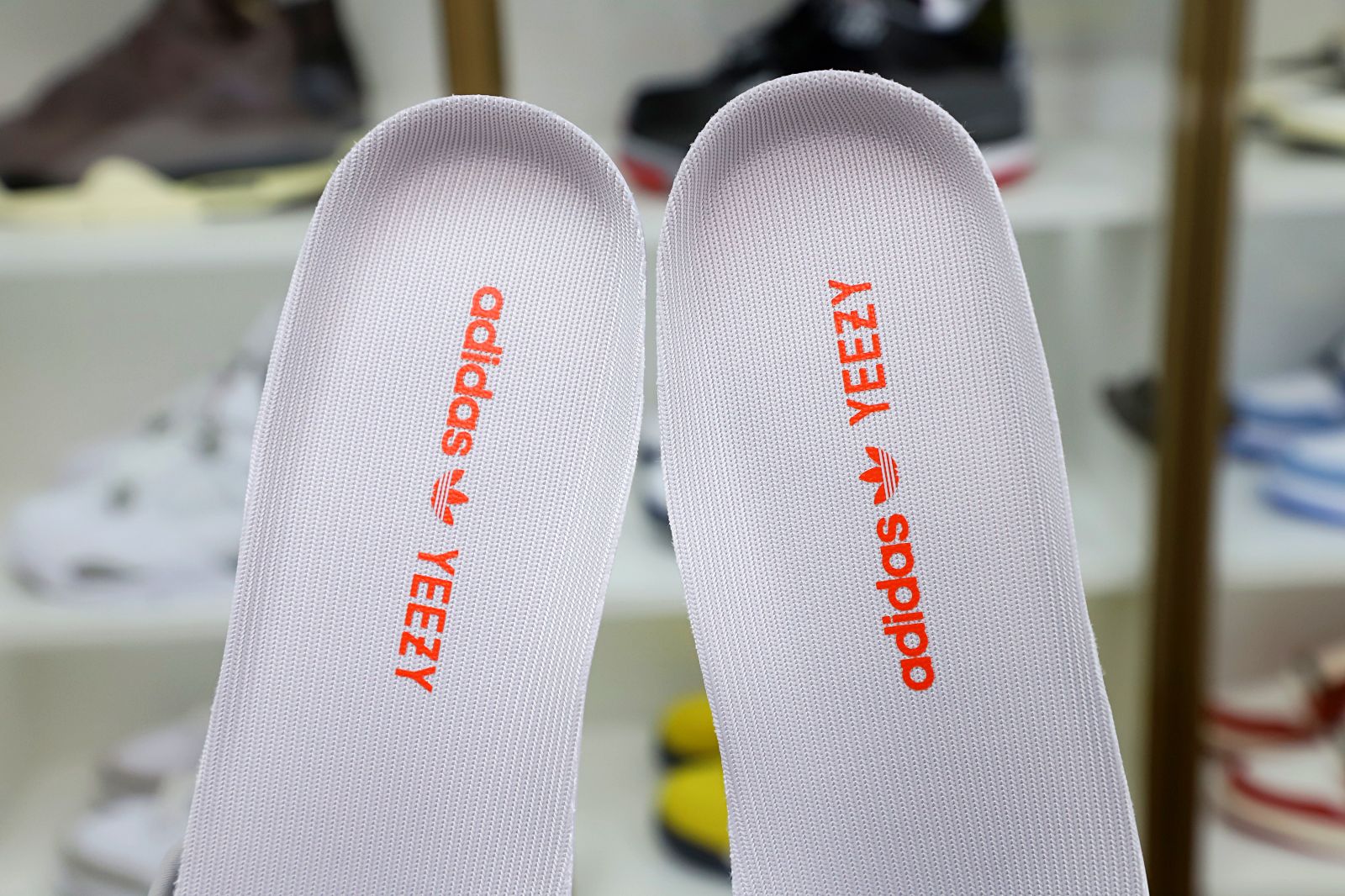 Yeezy Boost 350 V2 Tail