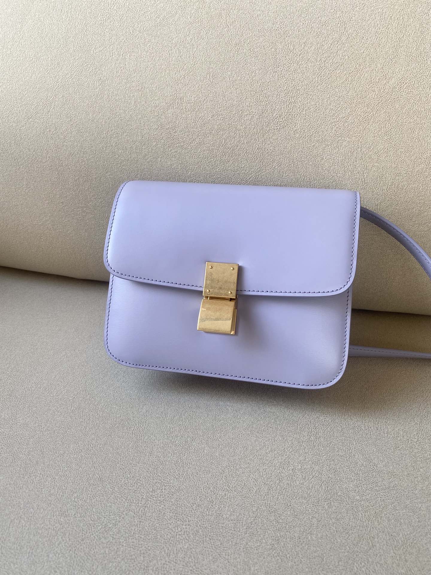 𝐂𝐞𝐥𝐢𝐧𝐞 Box Teen bag in polished calfskin