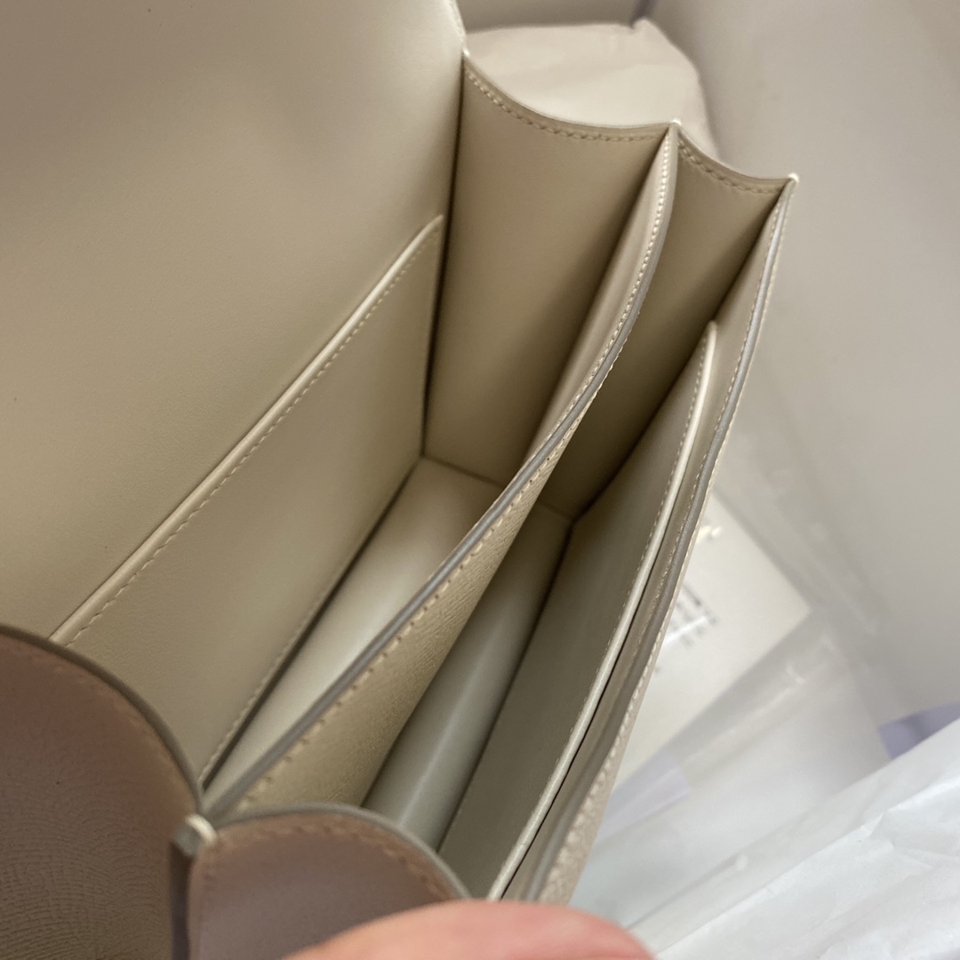 Constance19 epsom leather milkshake white gold buckle