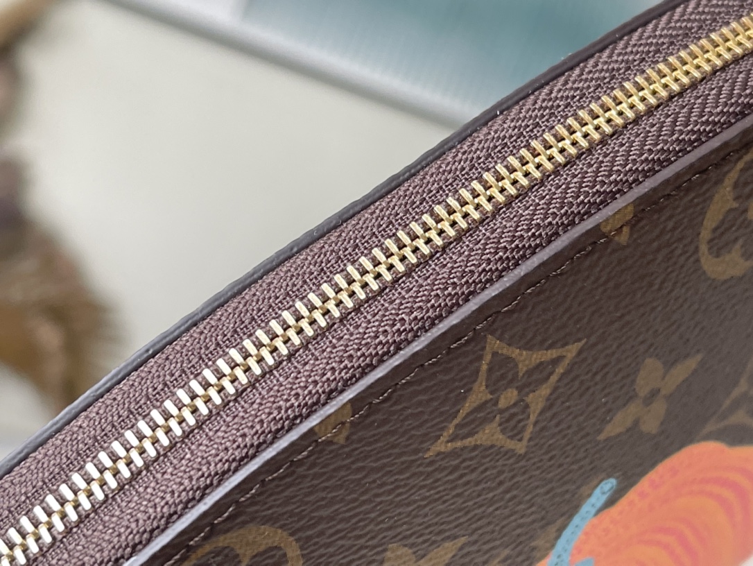 𝐋𝐎𝐔𝐈𝐒 𝐕𝐔𝐈𝐓𝐓𝐎𝐍      M46472