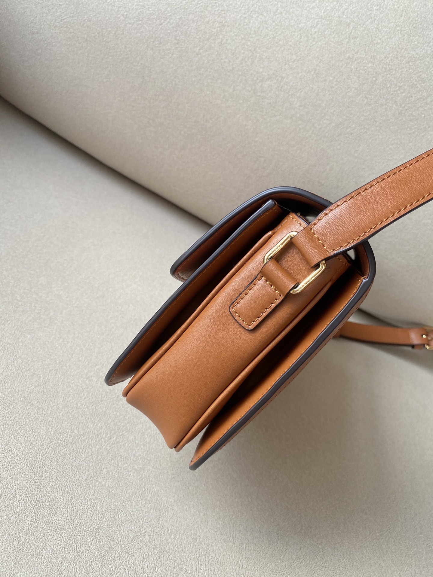 𝐂𝐞𝐥𝐢𝐧𝐞 Triomphe Medium 22.5cm