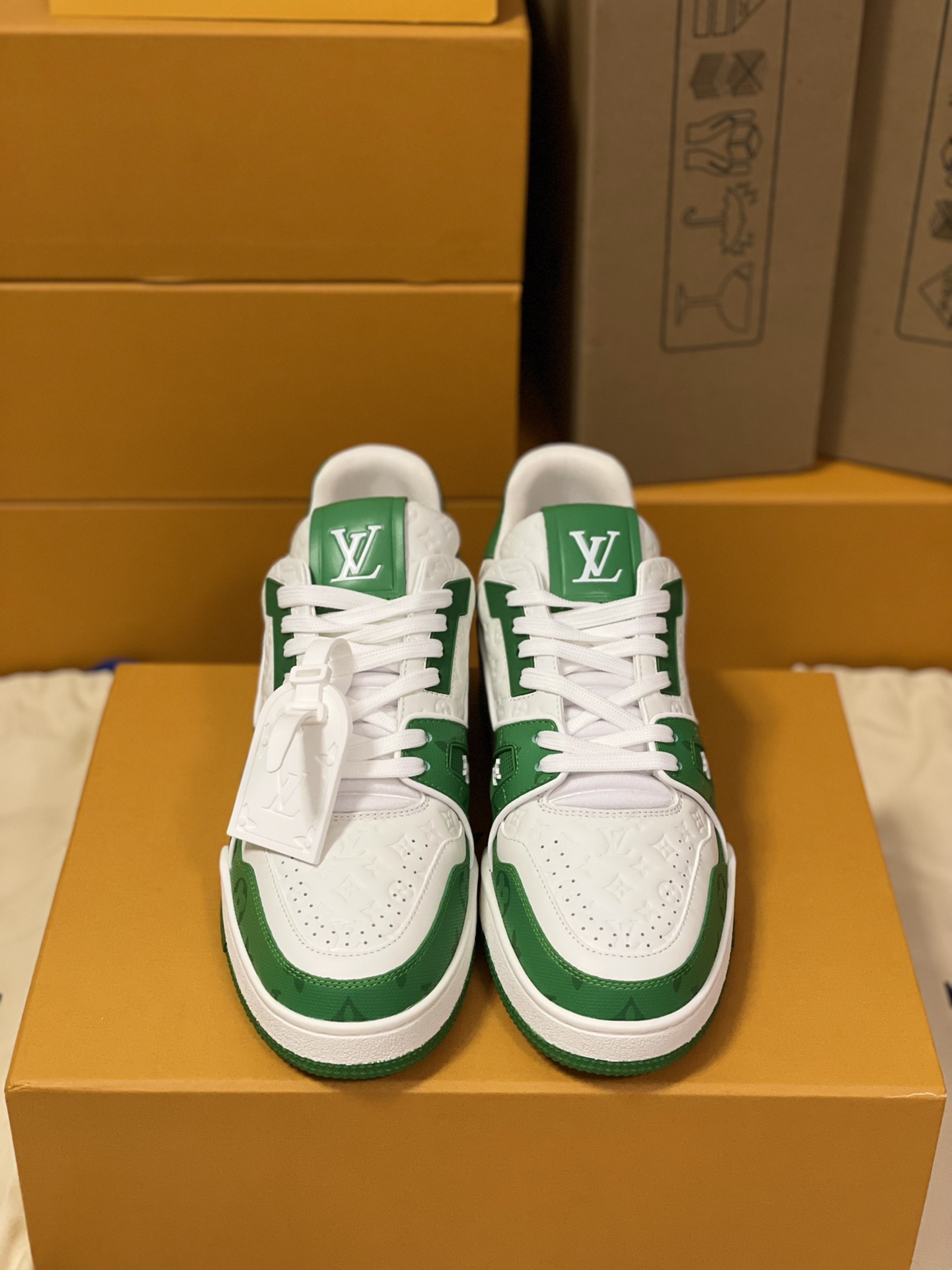 Louis Vuitton Trainer Sneakers Couple Model LD 0727