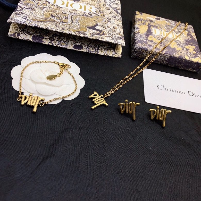 Dior necklace
