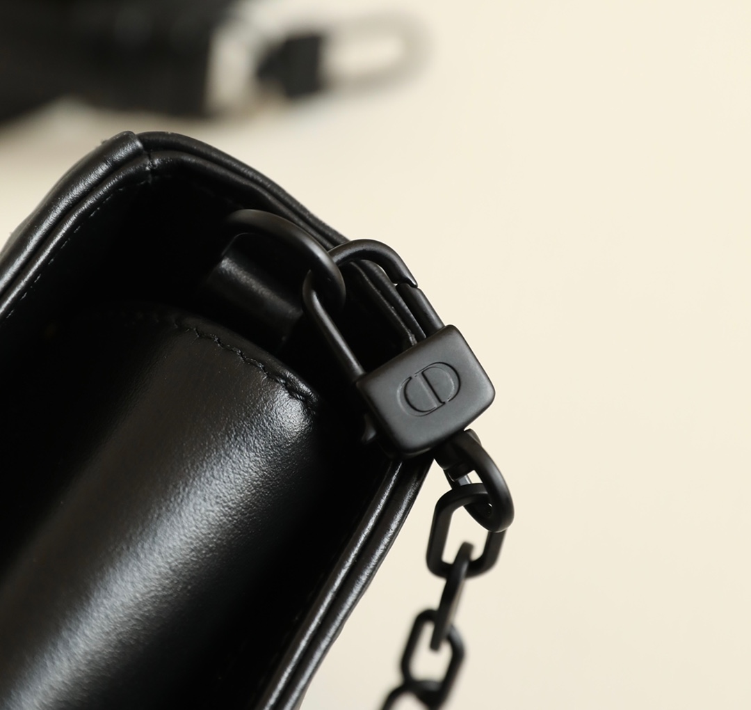 Dior Lady D-Joy is a classic style of the Goliath Bible