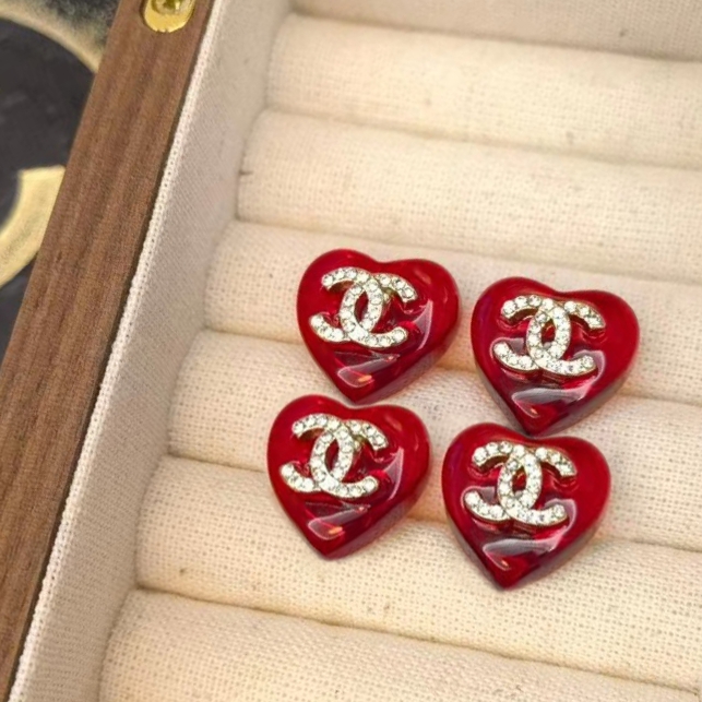 CHANEL🇫🇷Xiaoxiang Crystal Diamond Red Agate Love Stud Earrings