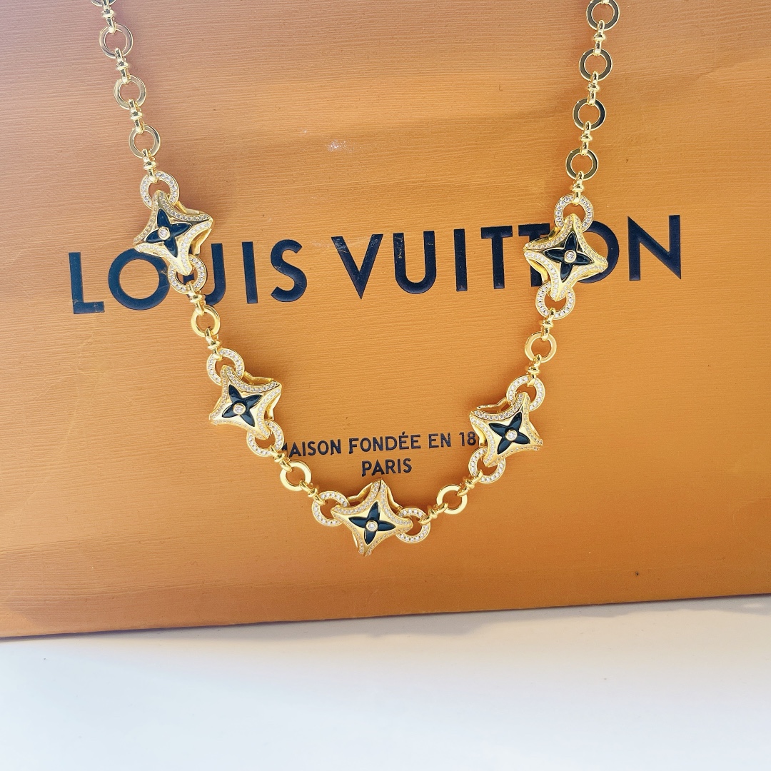 Louis Vuitton Full diamond four leaf clover five flower necklace in yellow gold