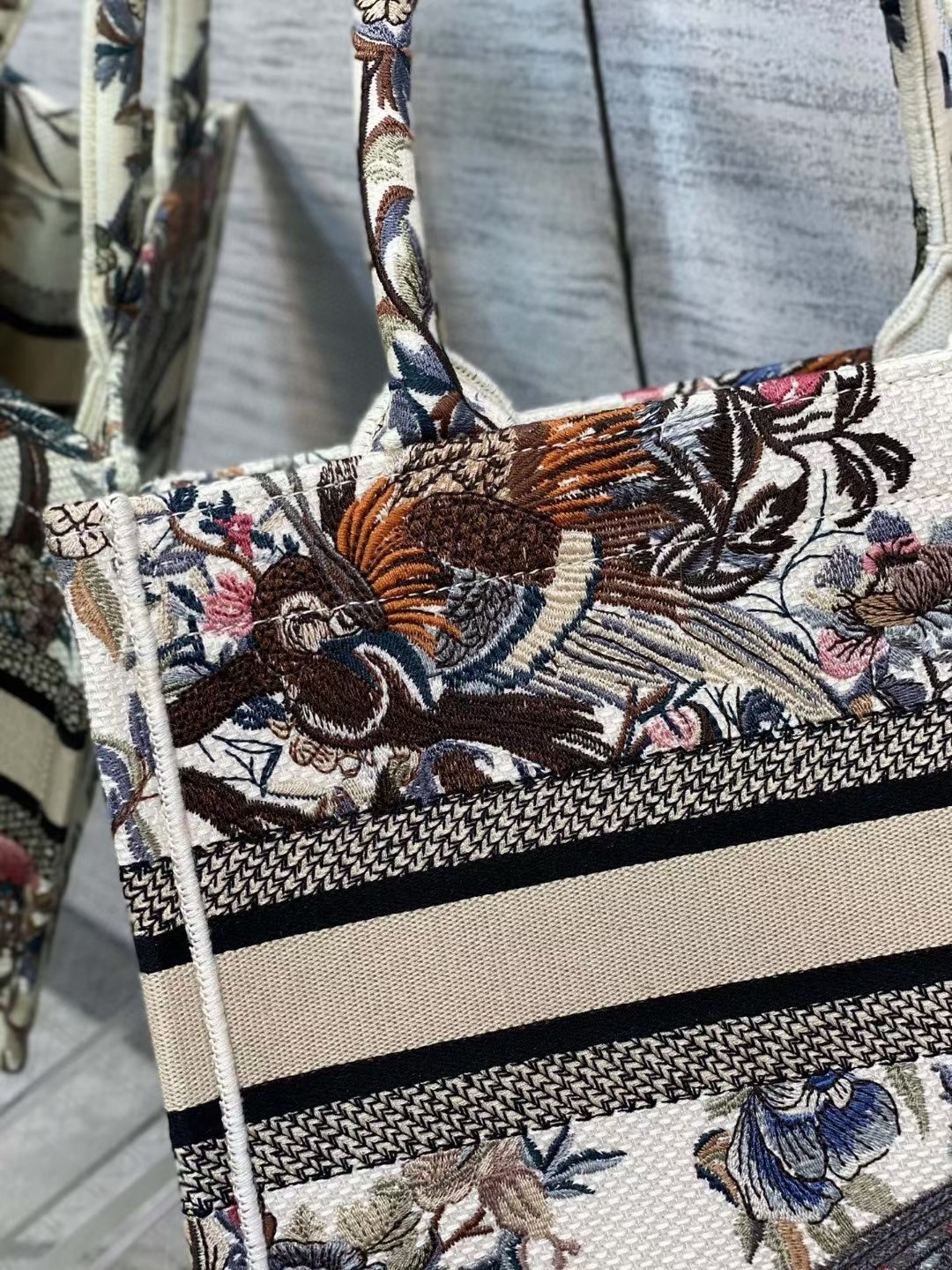 DIOR TOTE Magpie White Limited Edition Collection