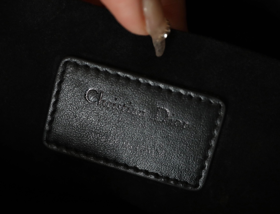 Dior Lady D-Joy is a classic style of the Goliath Bible