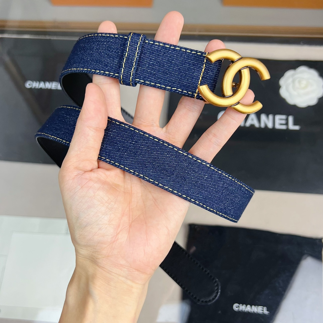 𝗖𝗛𝗔𝗡𝗘𝗟 Classic denim blue belt