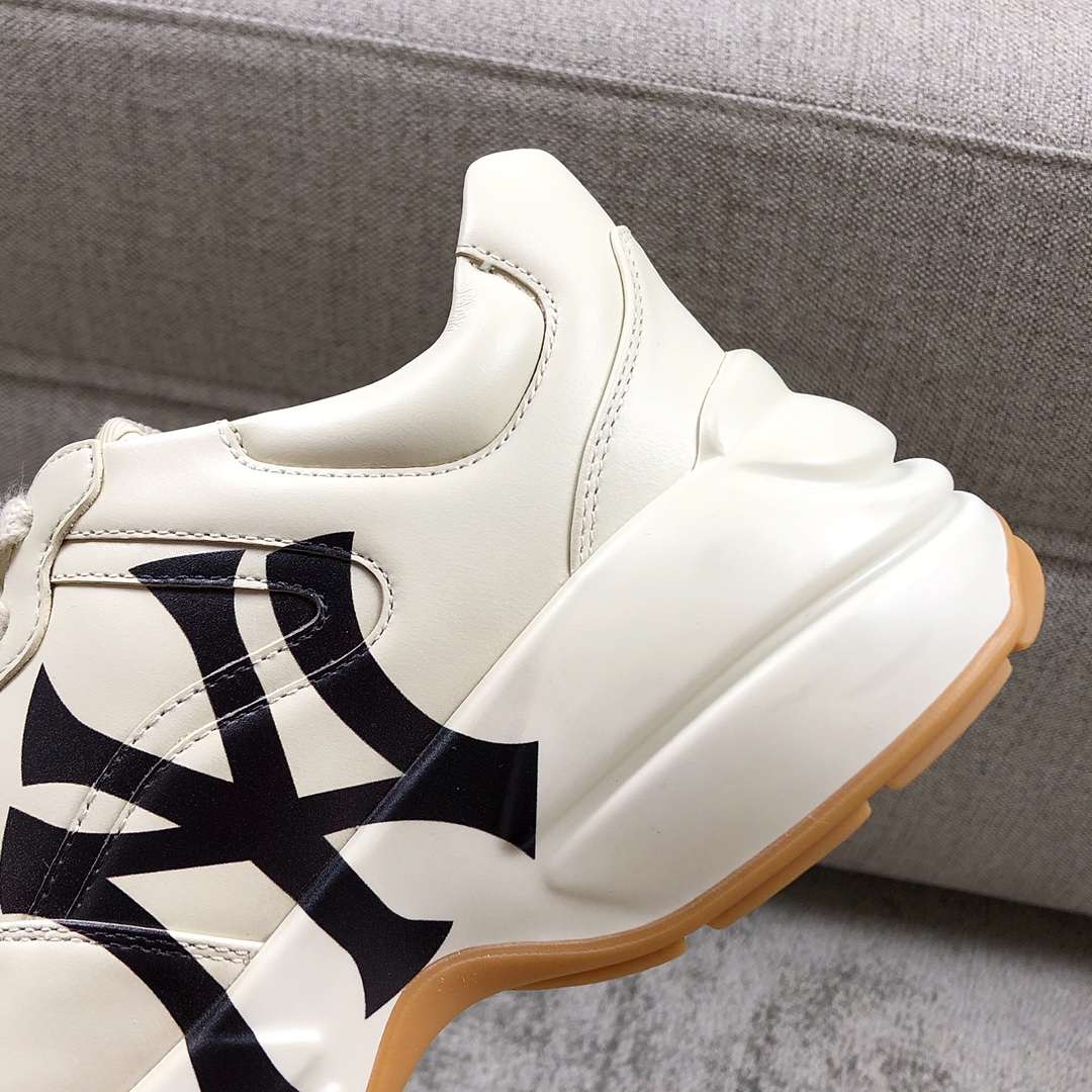 Gucci Pops This collection has a lot of flora and fauna elements Original material