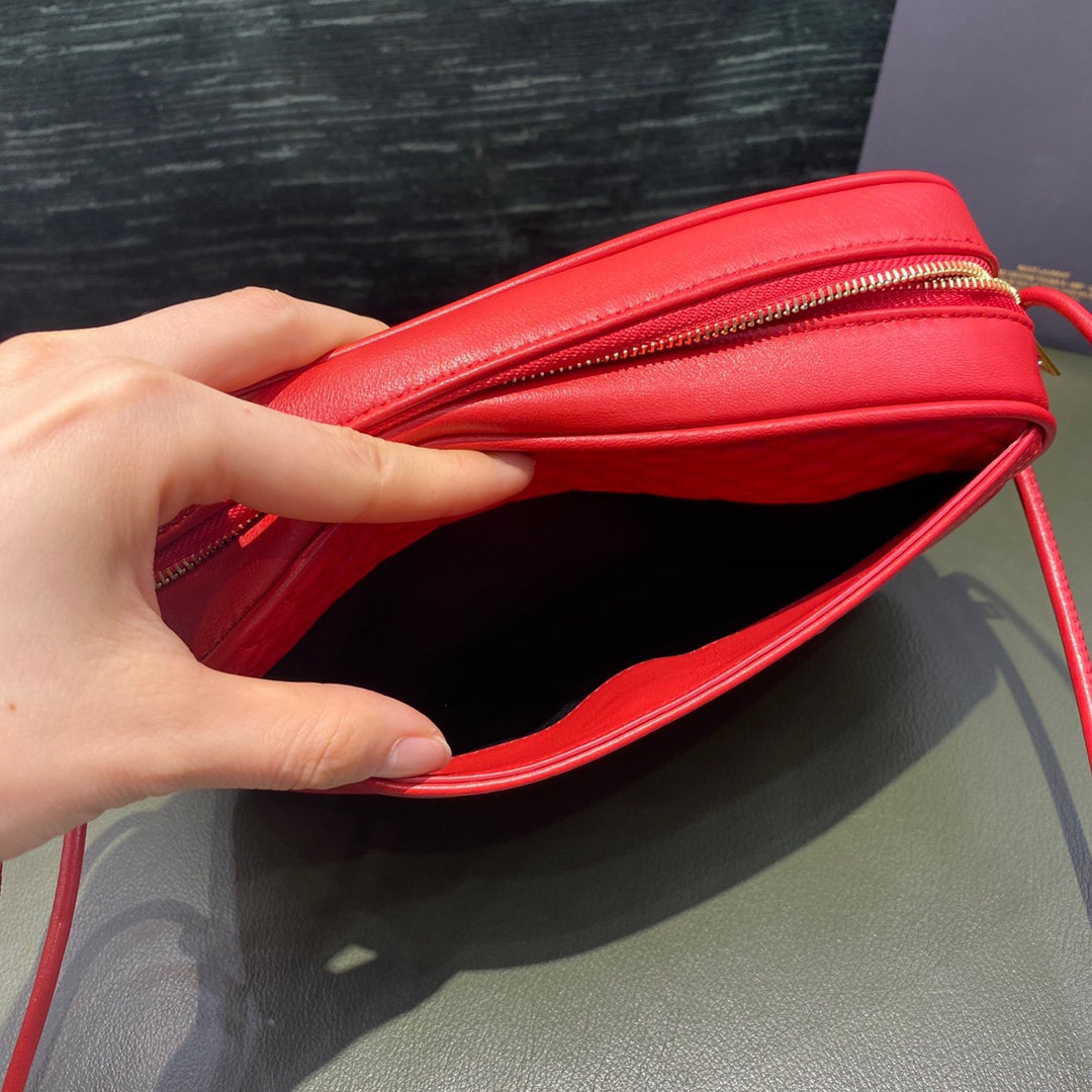 AINT LAURENT 𝙇𝙤𝙪 𝙇𝙤𝙪  #640990.JD