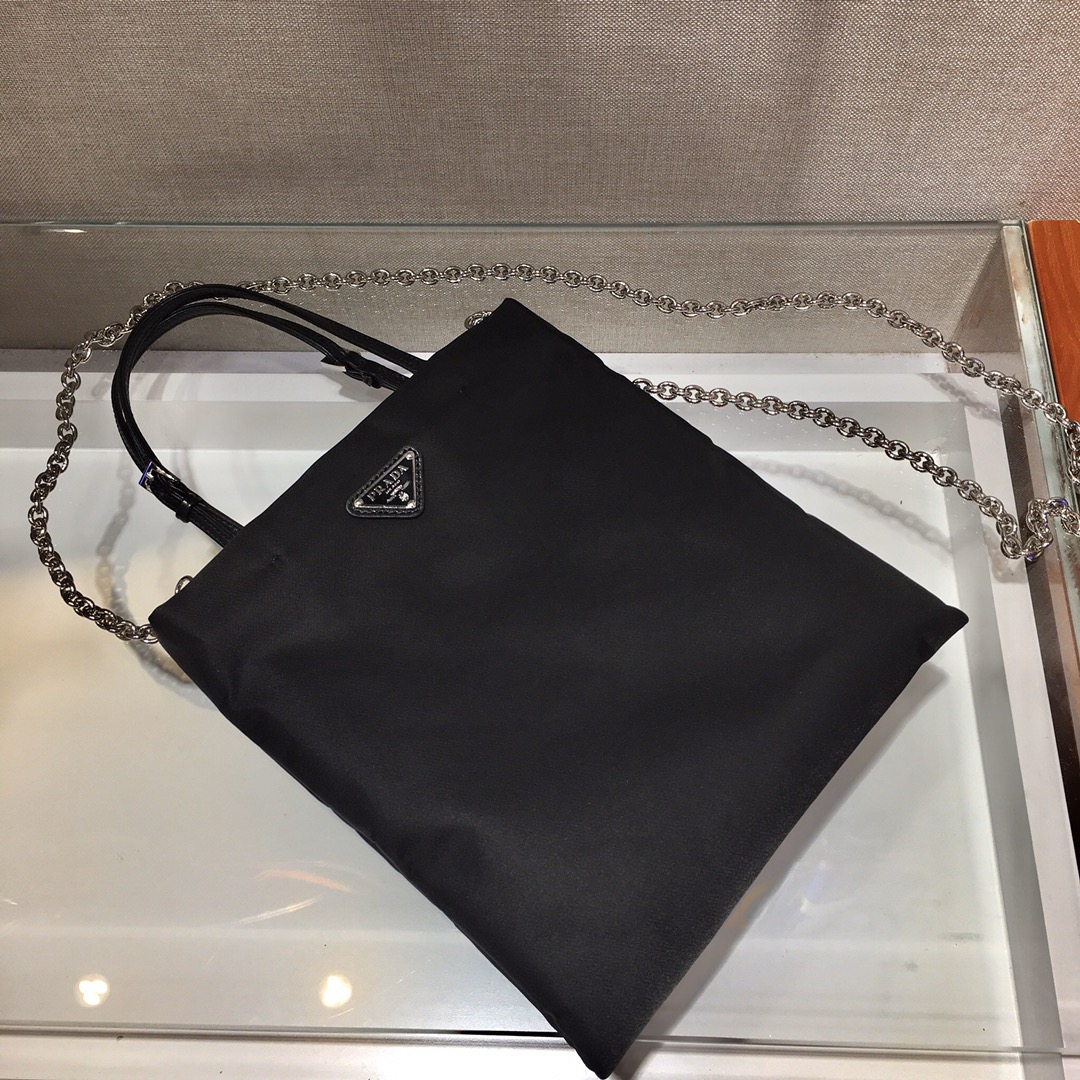 𝐏𝐑𝐀𝐃𝐀 New handbag 1BA252