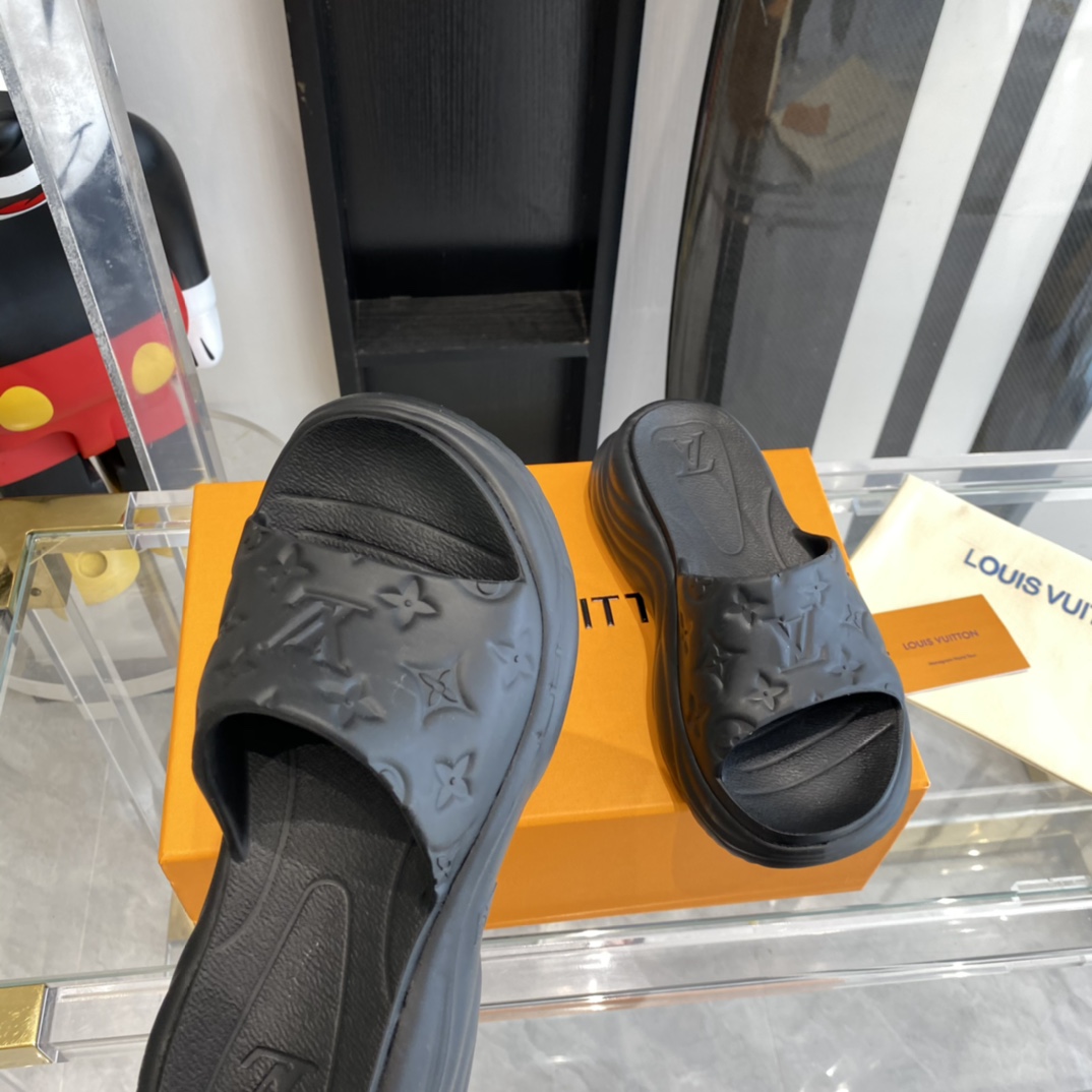Louis Vuitton platform slippers Pool Pillow Comfort will enter the series