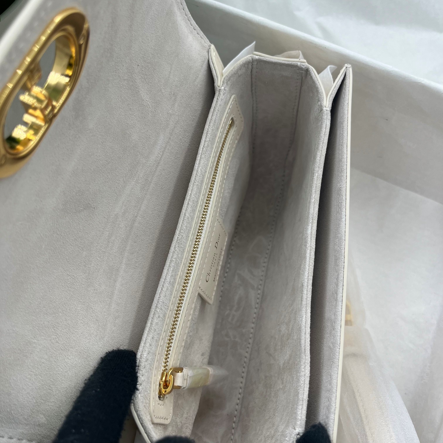 Dior Montaigne avenue M9260 white