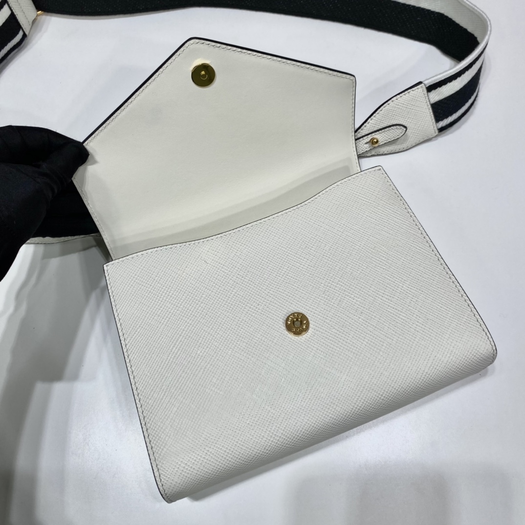 𝐏𝐑𝐀𝐃𝐀 New Crossbody Bag 1BD317