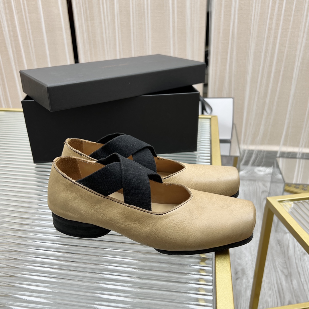 𝐔𝐌𝐀 𝐖𝐀𝐍𝐆｜𝟐𝟎𝟐𝟑/𝐒𝐒 𝐧𝐞𝐰  UMA WANG classic models retro do old ballet shoes