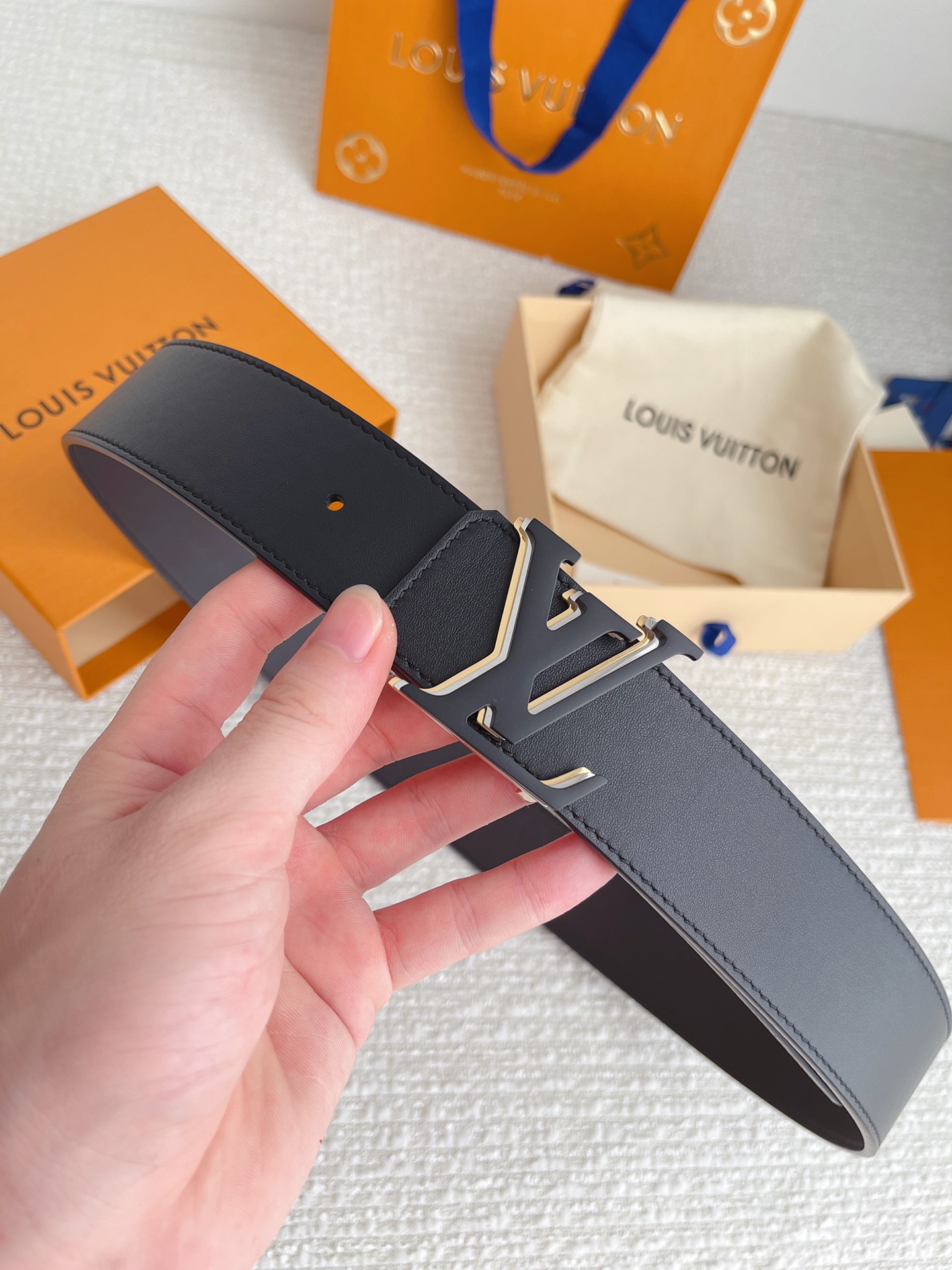 LOUIS VUITTO reversible plain belt