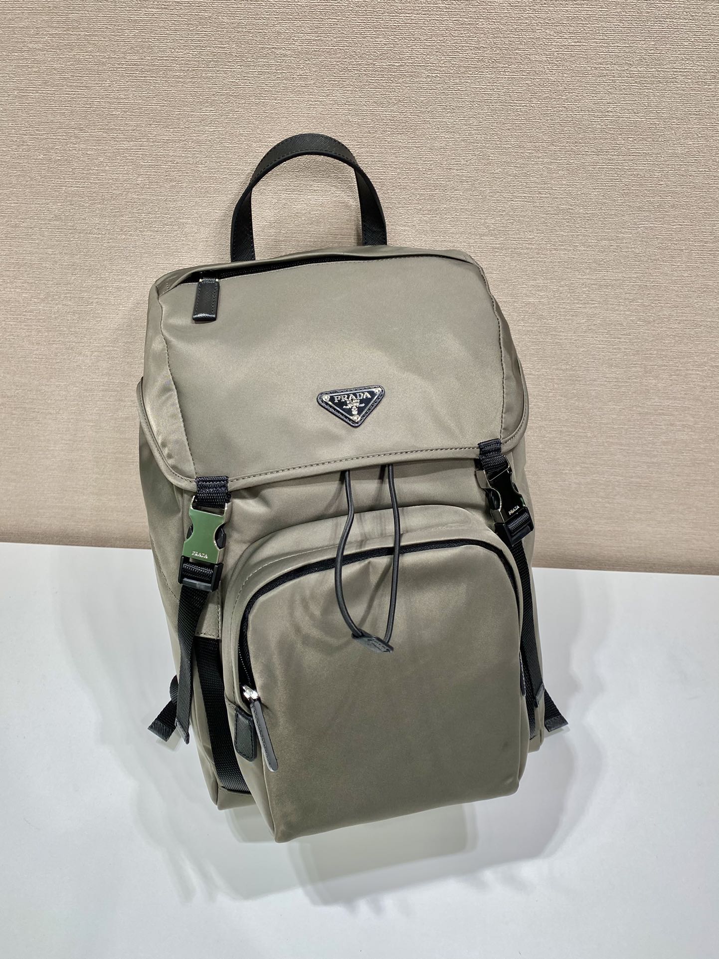 𝐏𝐑𝐀𝐃𝐀 New Shoulder Bag 2VZ135