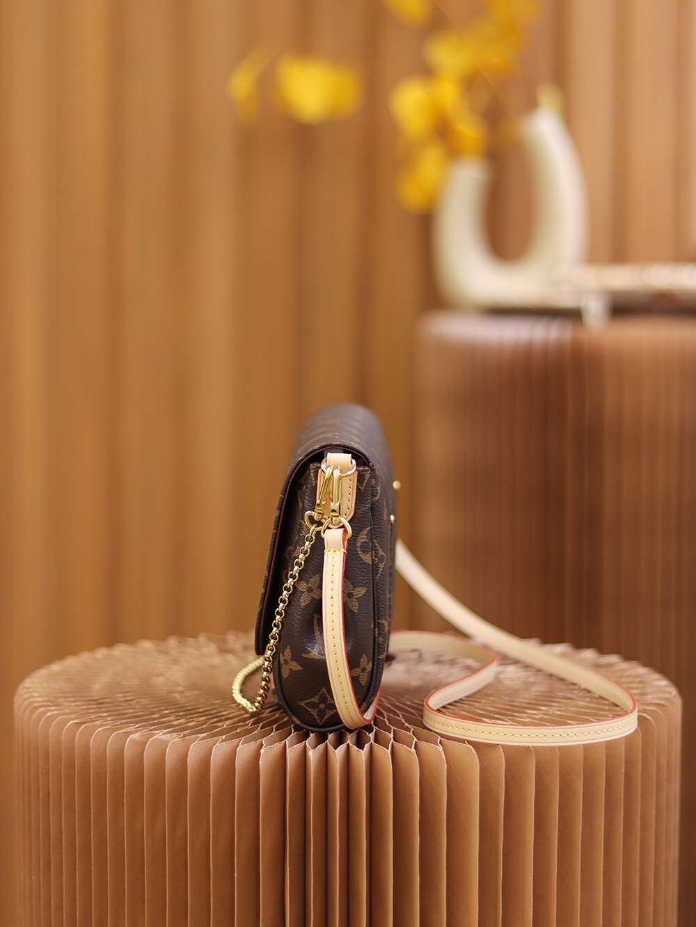 Louis Vuitton 𝐅𝐀𝐕𝐎𝐑𝐈𝐓𝐄 M40718