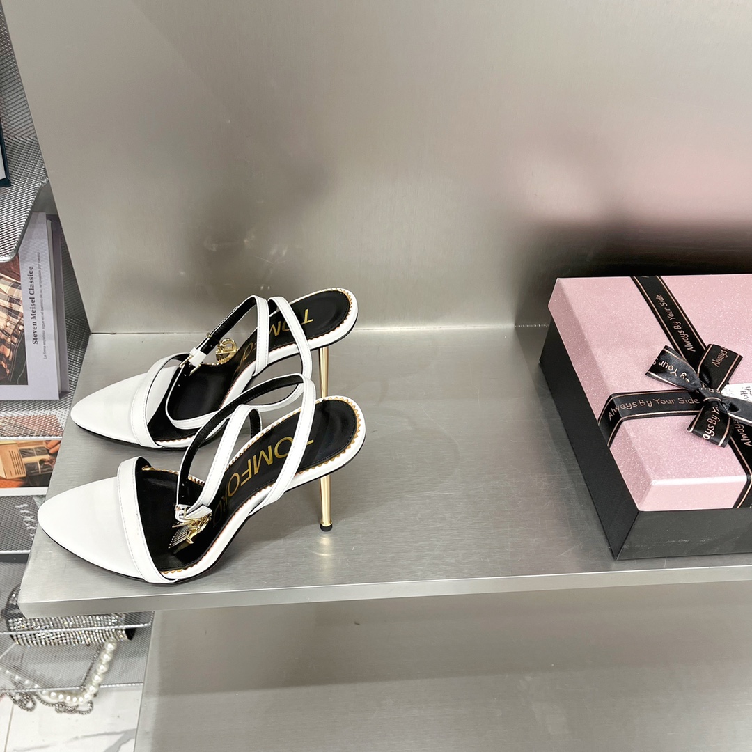 𝒕𝒐𝒎𝒇𝒐𝒓𝒅 𝟐𝟎𝟐𝟐/𝐒𝐒 𝐧𝐞𝐰 TF Tom Ford Gold Heel Padlock Sandals