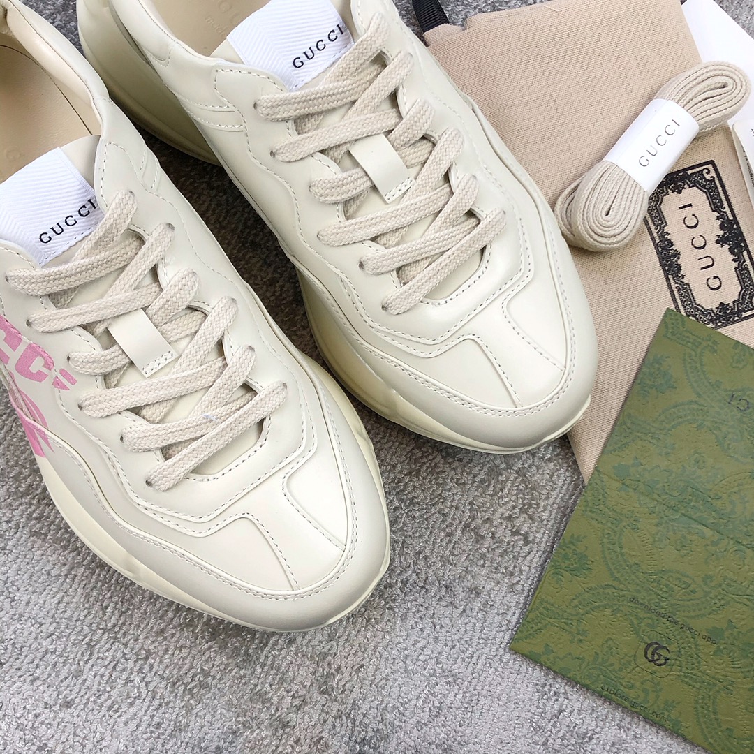 Gucci Pops This collection has a lot of flora and fauna elements Original material