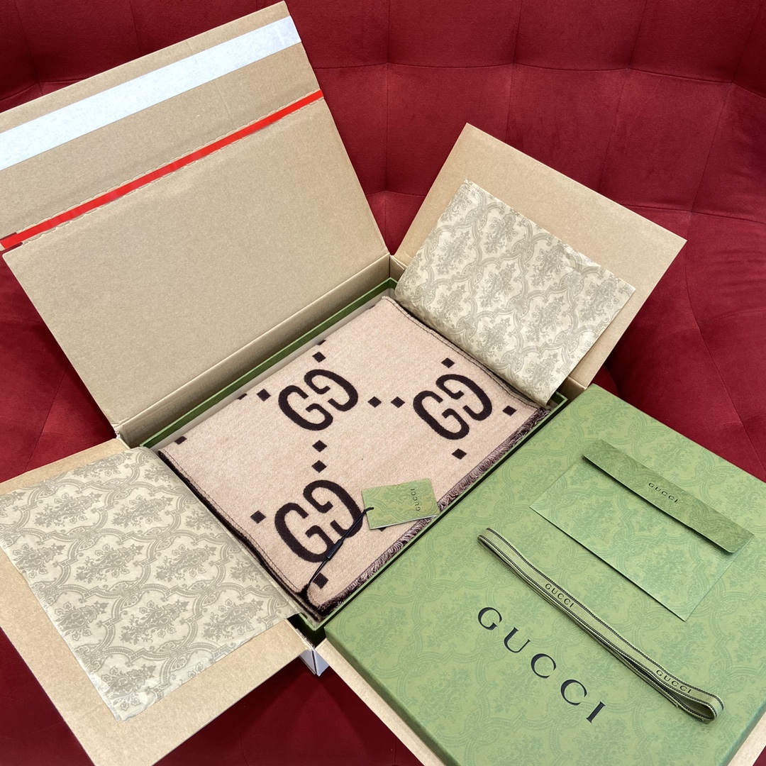 GUCCI earth tone scarf 91% wool and 9% silk