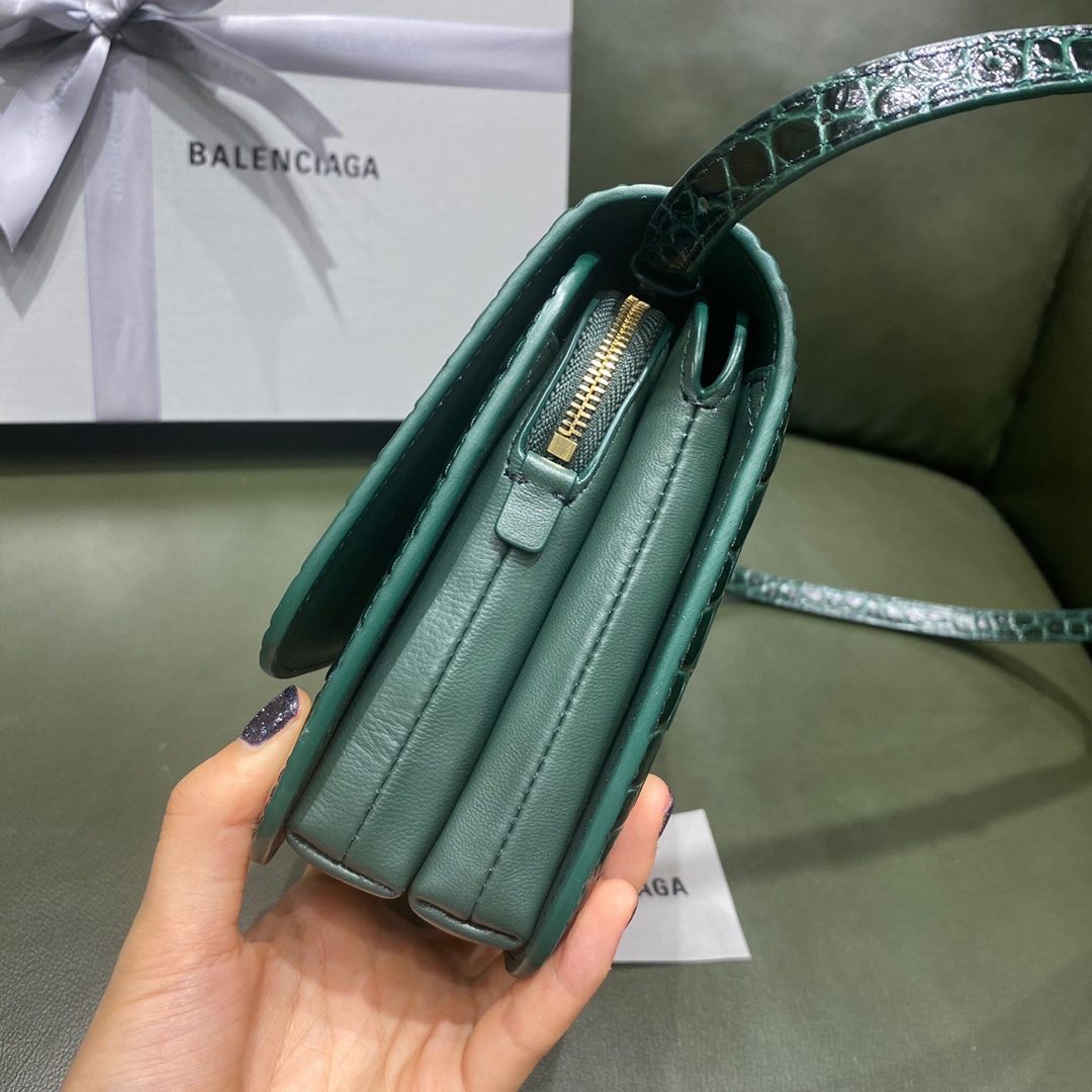 BALENCIAGA 𝘀𝗺𝗮𝗹𝗹 𝗯𝗮𝗴 𝗯𝗮𝗴 crocodile green gold buckle