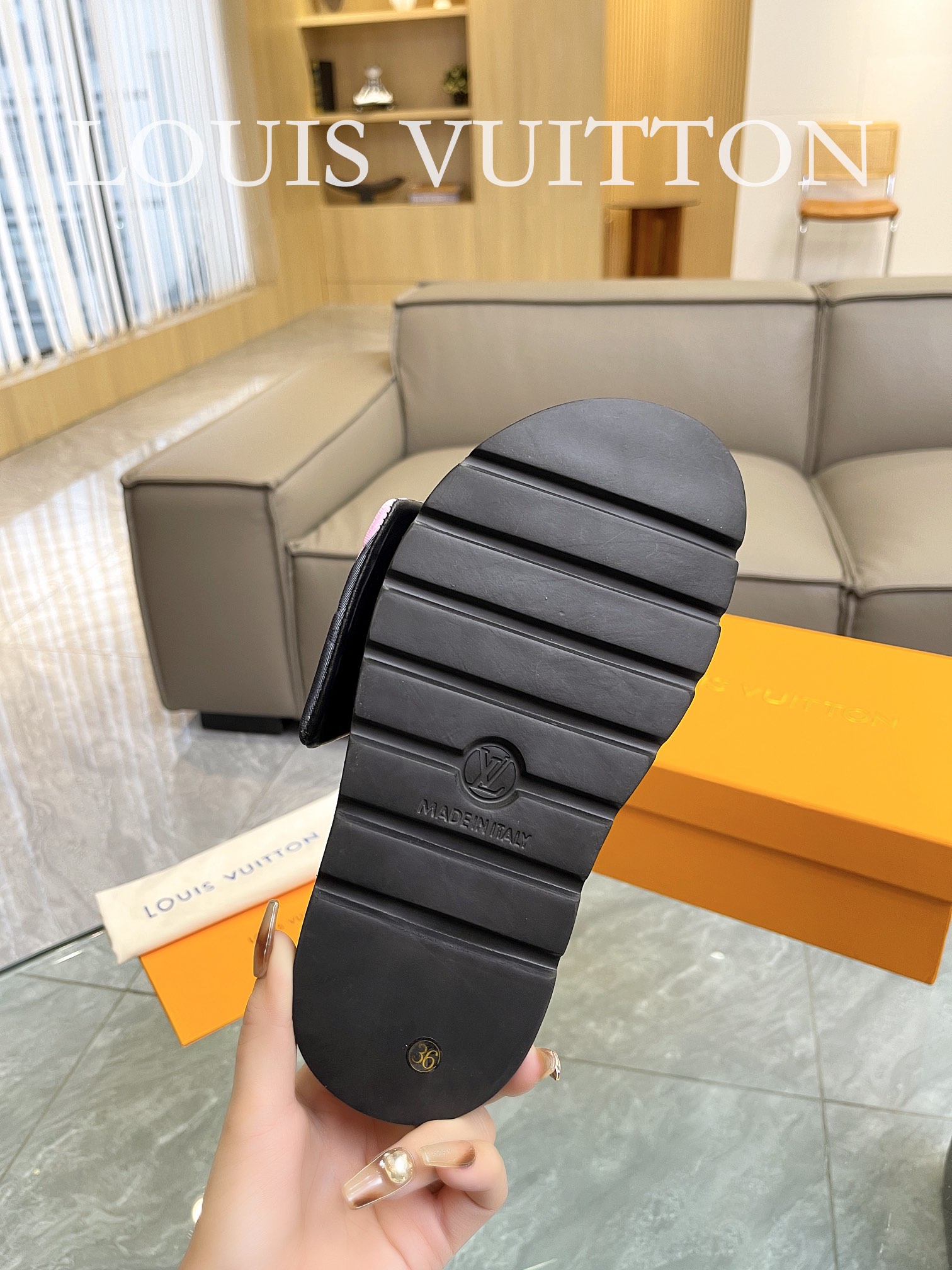 Louis Vuitton 2023 couple models embossed print