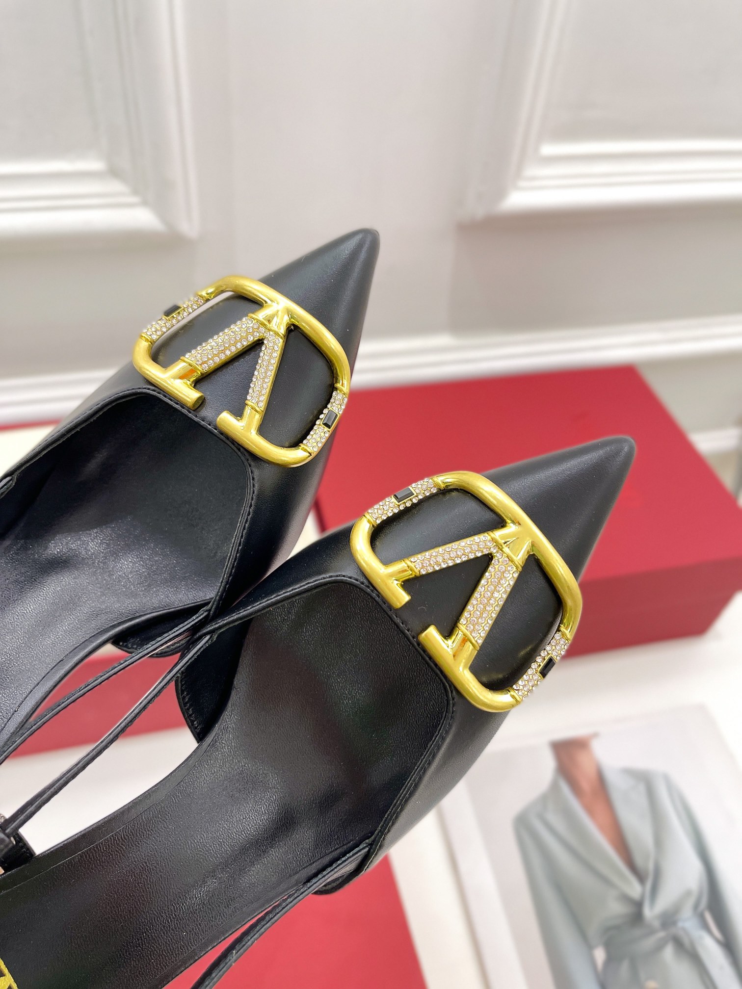 【Valentino】𝟐𝟎𝟐𝟏/𝐒𝐒 𝐧𝐞𝐰 Valentino 2022 spring and summer new large V diamond buckle high heels on the new