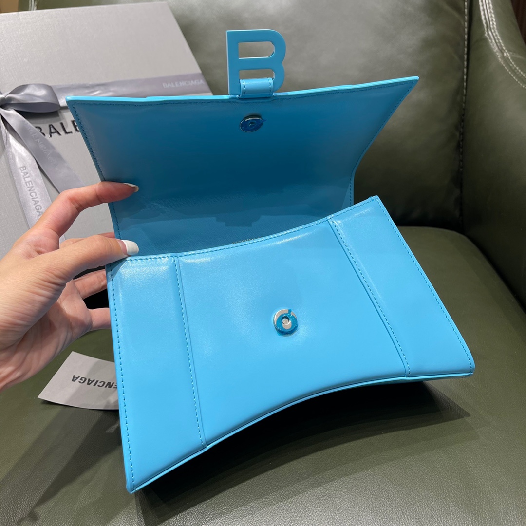 BALENCIAGA 𝐇𝐨𝐮𝐫𝐠𝐥𝐚𝐬𝐬 𝐒 The hourglass bag of the fashion world