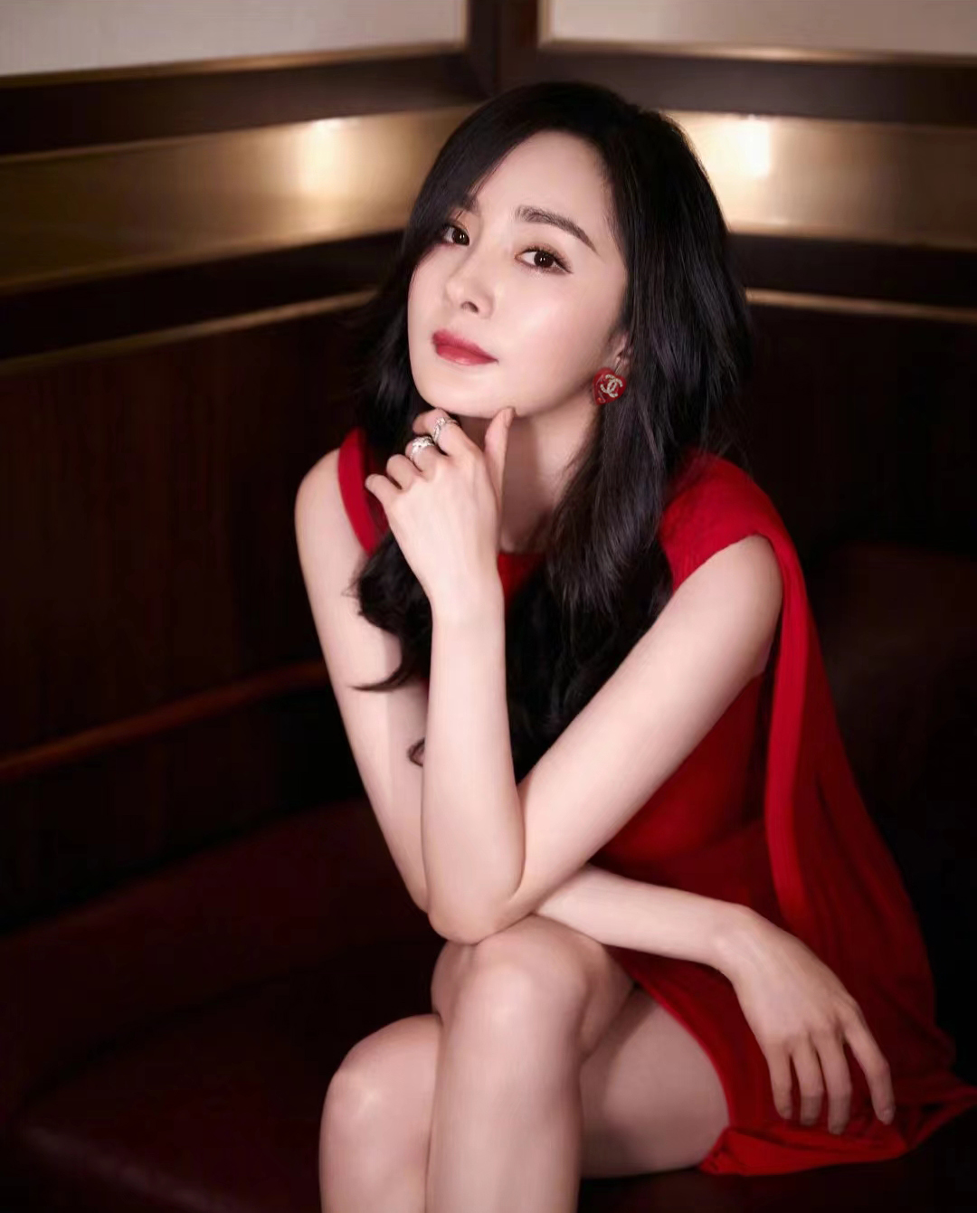 CHANEL🇫🇷Xiaoxiang Crystal Diamond Red Agate Love Stud Earrings