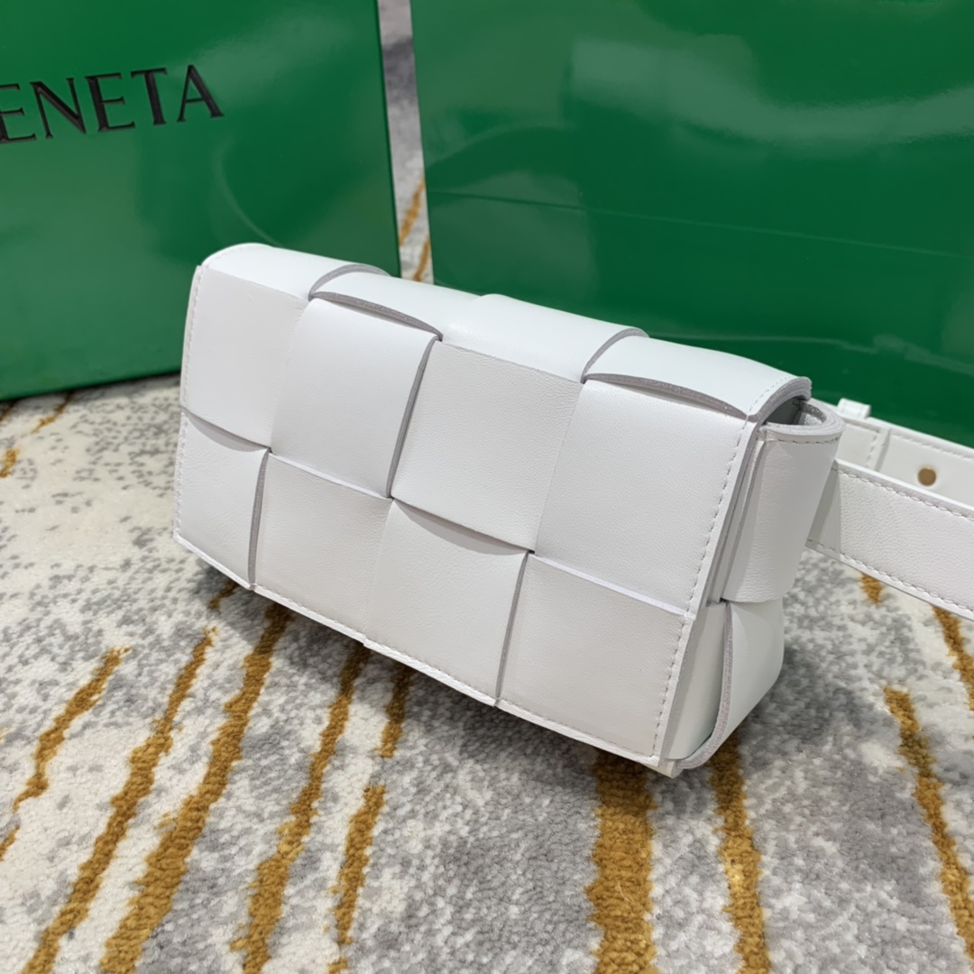 Bottega Veneta  𝗧𝗛𝗘 𝗕𝗘𝗟𝗧 𝗖𝗔𝗦𝗦𝗘𝗧𝗧𝗘 # 639367