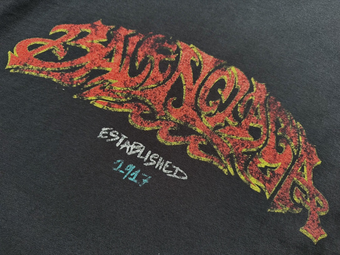 Balenciaga...🔥Flame floral print round neck and long sleeves