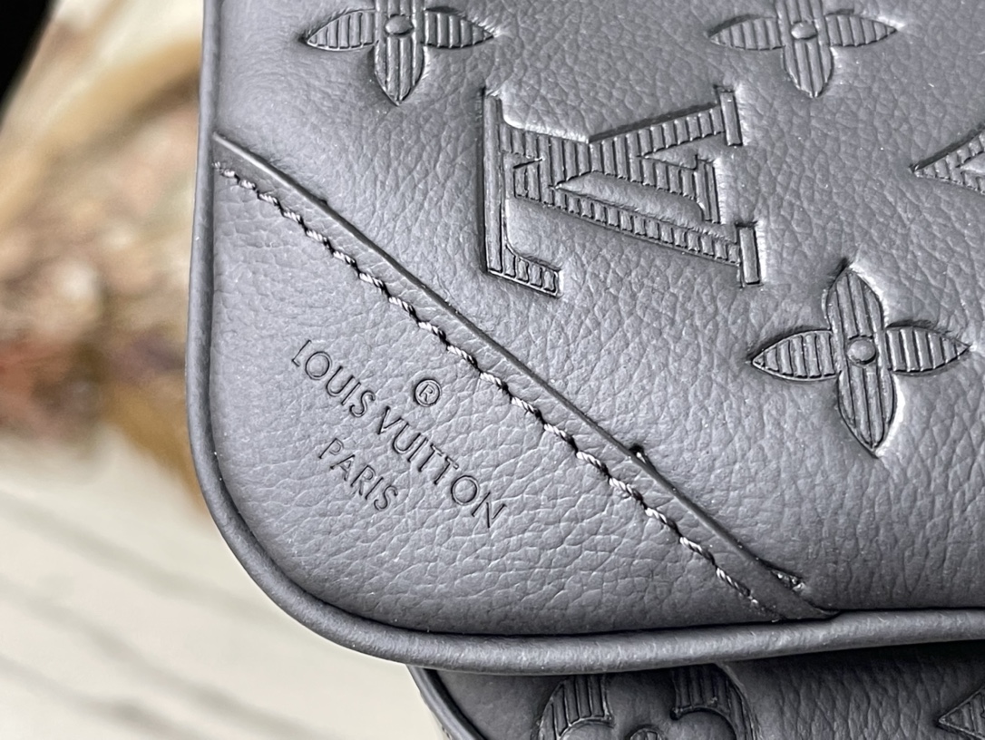 𝐋𝐎𝐔𝐈𝐒 𝐕𝐔𝐈𝐓𝐓𝐎𝐍 M46602 Discovery pocket