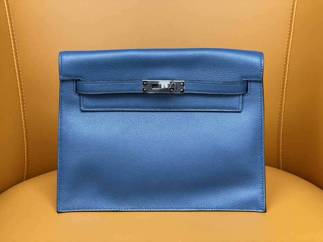 Kelly danse Prussian blue evercolor silver buckle