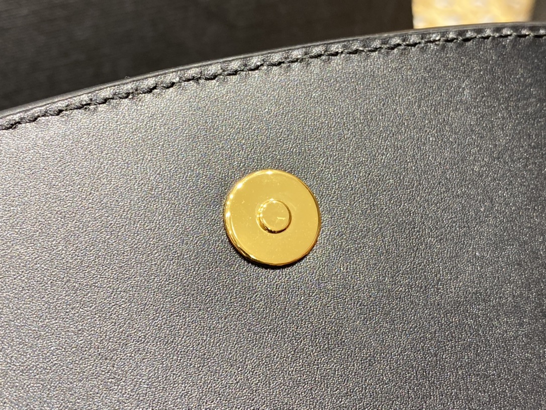 SAINT LAURENT ▪️𝐂𝐡𝐚𝐫𝐥𝐢𝐞▪️684742 original leather