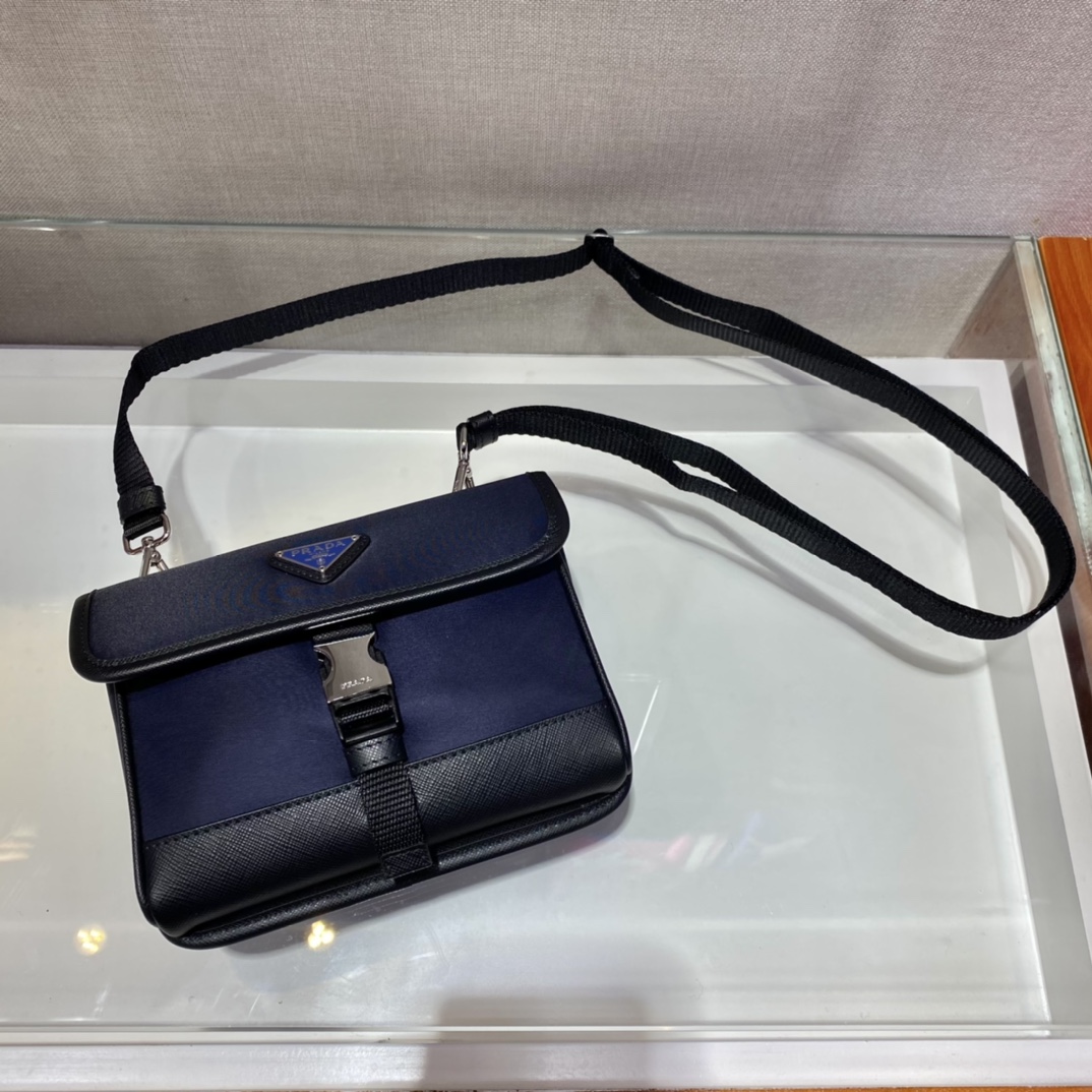 𝐏𝐑𝐀𝐃𝐀𝐀 Mini shape messenger bag