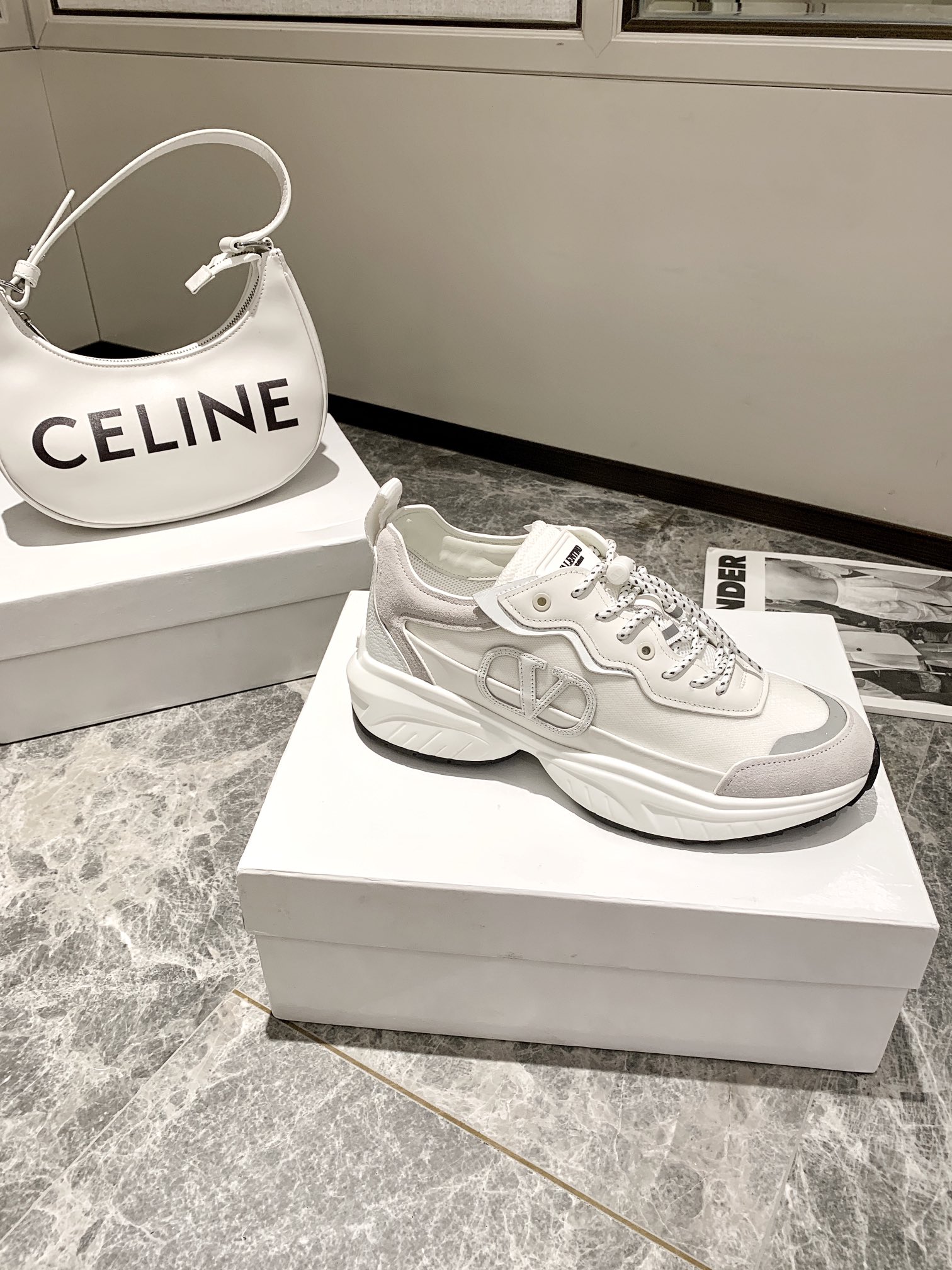 【Valentino】𝟐𝟎𝟐𝟏/𝐒𝐒 𝐧𝐞𝐰 Valentino 2022 ss spring-summer collection of new old man shoes