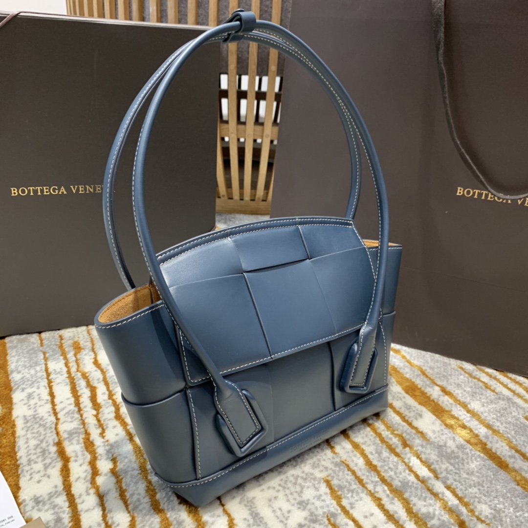 Bottega Veneta  𝙏𝙝𝙚 𝘼𝙧𝙘𝙤 𝟯𝟯 #575943
