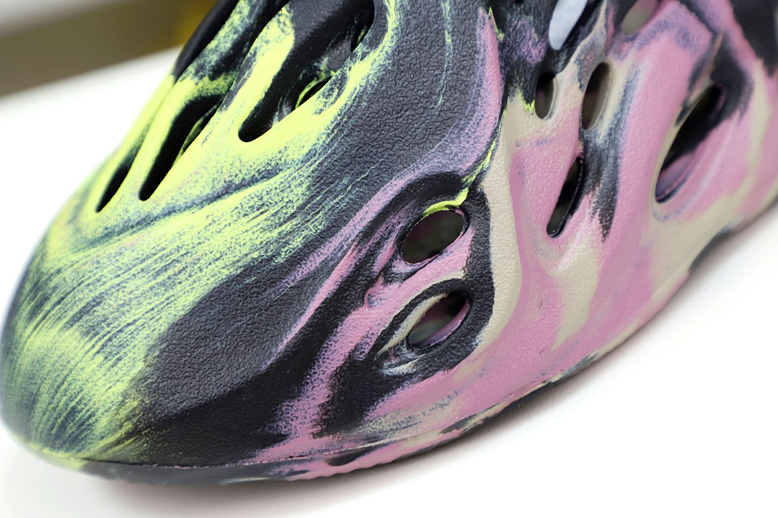 YEEZY FOAM RUNNER MX CARBON 2022 (IG9562)