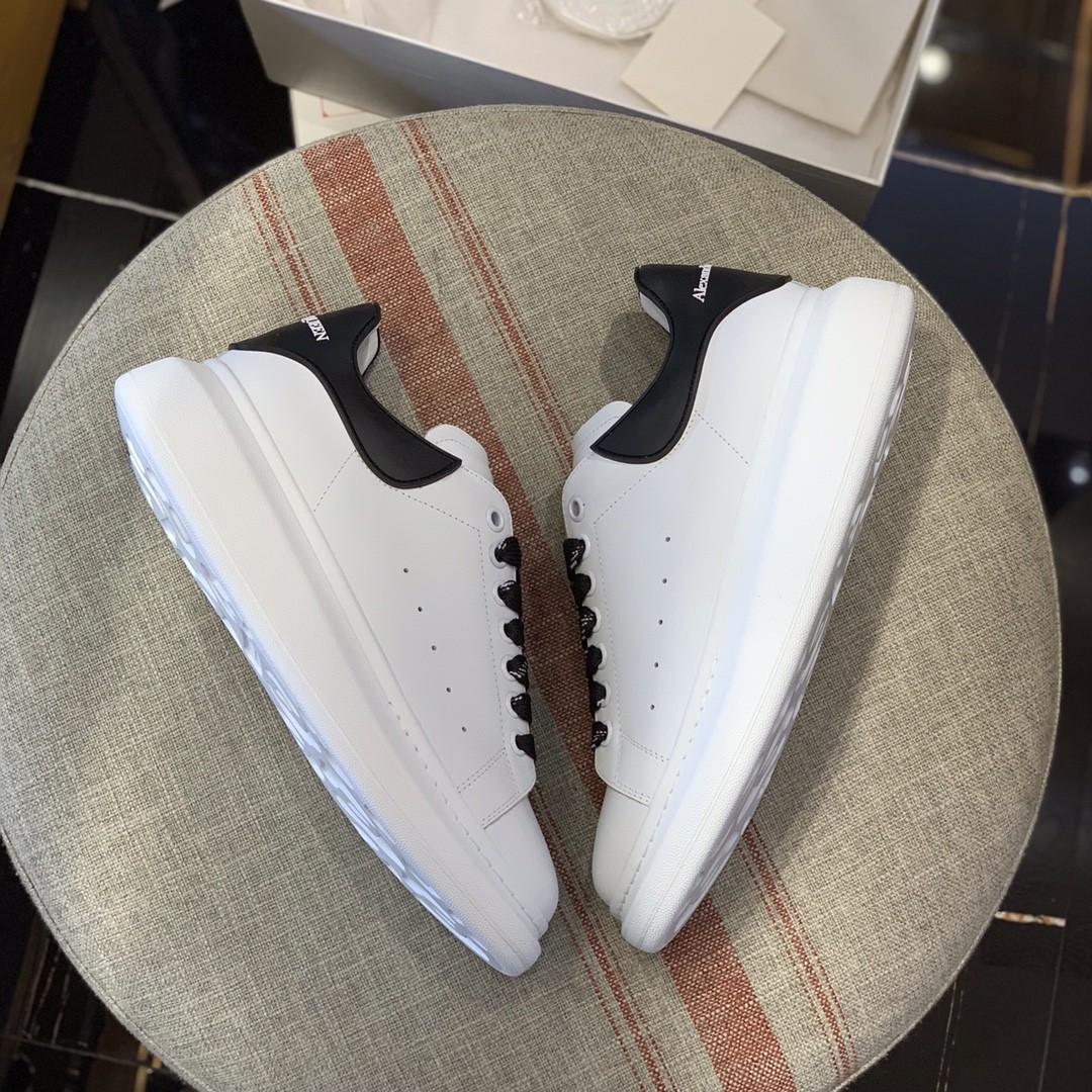 Alexander McQueen MQ Black film tail Sneakers