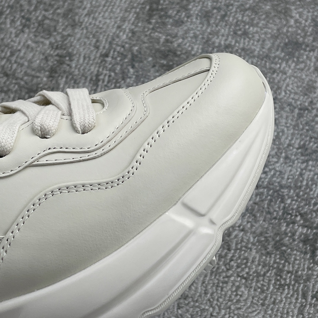 Gucci Pops This collection has a lot of flora and fauna elements Original material