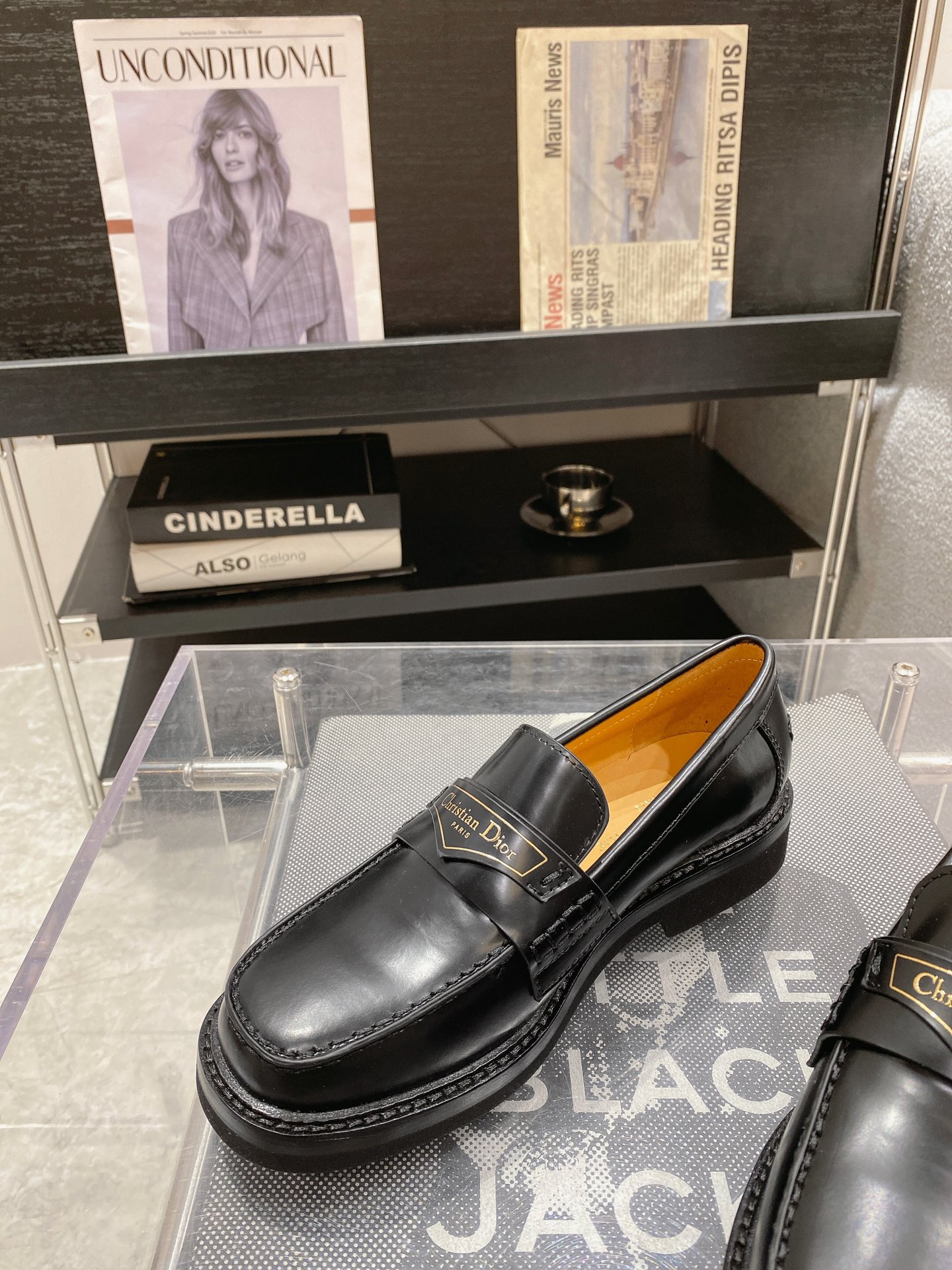 DIOR Early Spring 2023 New Loafers Black