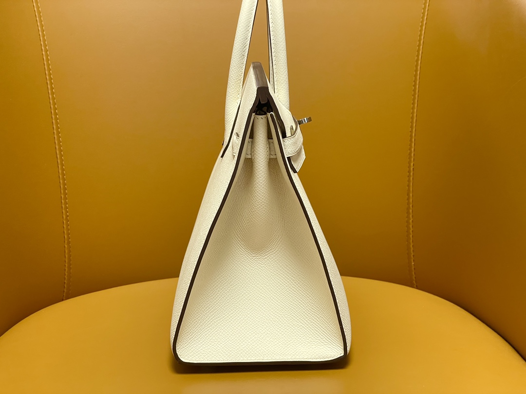 Bk25 epsom Cream White Outer Seam Silver Button