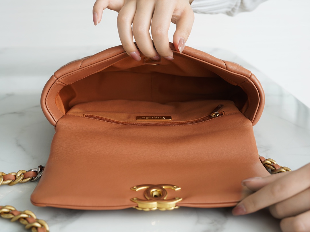 𝗖𝗛𝗔𝗡𝗘𝗟 ❶❾ 𝗕𝗔𝗚 Original lambskin series ❥ Genuine leather ❥ Small ❥ Caramel ʚ 🧸ྀི ɞ✩‧₊˚